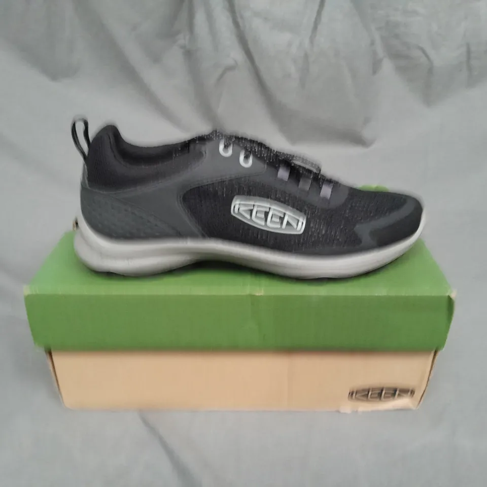 BOXED PAIR OF KEEN TERRADORA SPEED SHOES SIZE 5.5