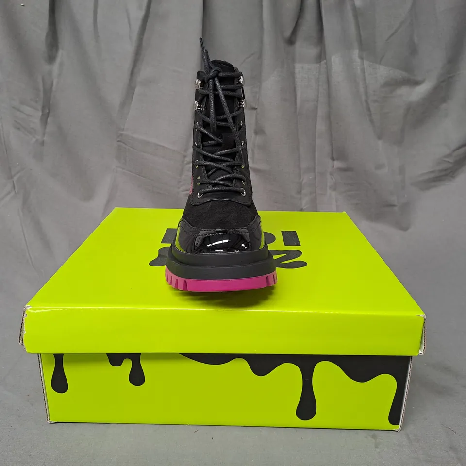 BOXED PAIR OF KOI VEGAN KIDS LIL HELIOS PURPLE FLAME BOOTS IN BLACK UK SIZE 13