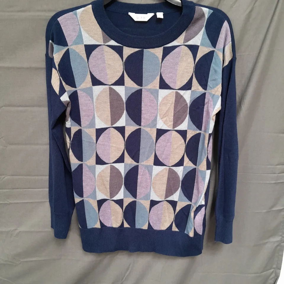 LOT OF 4 BON DE FIFI LADIES LONG SLEEVED JUMPERS BLUE AND BEIGE, VARIOUS SIZES