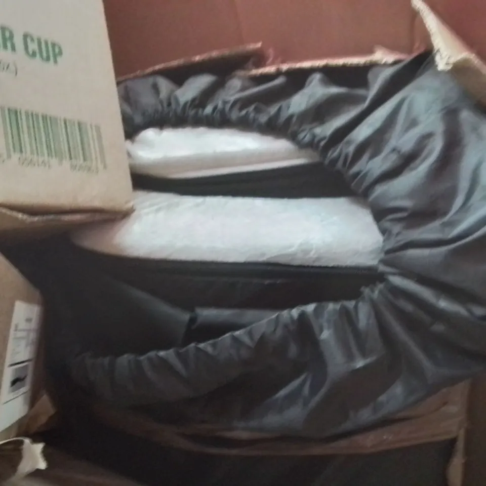 PALLET CONTAINING ASSORTED ITEMS TO INCLUDE: HOLLYWOOD MAKEUP MIRRORS, WOODEN PET SOFA, FOLDING MATTRESS, HAVEN BAG ECT
