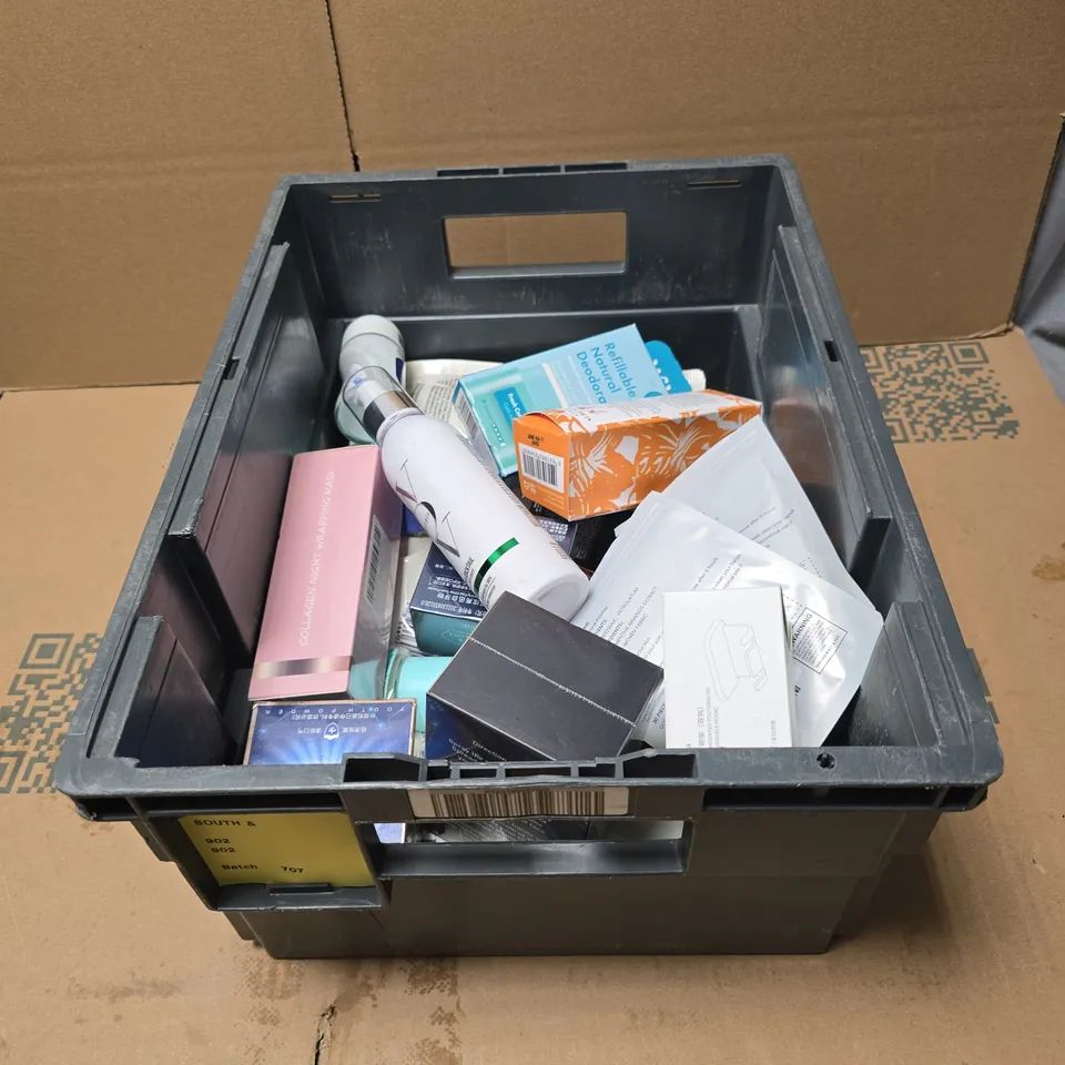 TOTE OF APPROXIMATELY 20 ASSORTED COSMETIC ITEMS TO INCLUDE WILD DEODORANT, HOYGI, COLOR WOW DREAM COCKTAIL, HAIR VEDA HAIR GROWTH OIL ETC