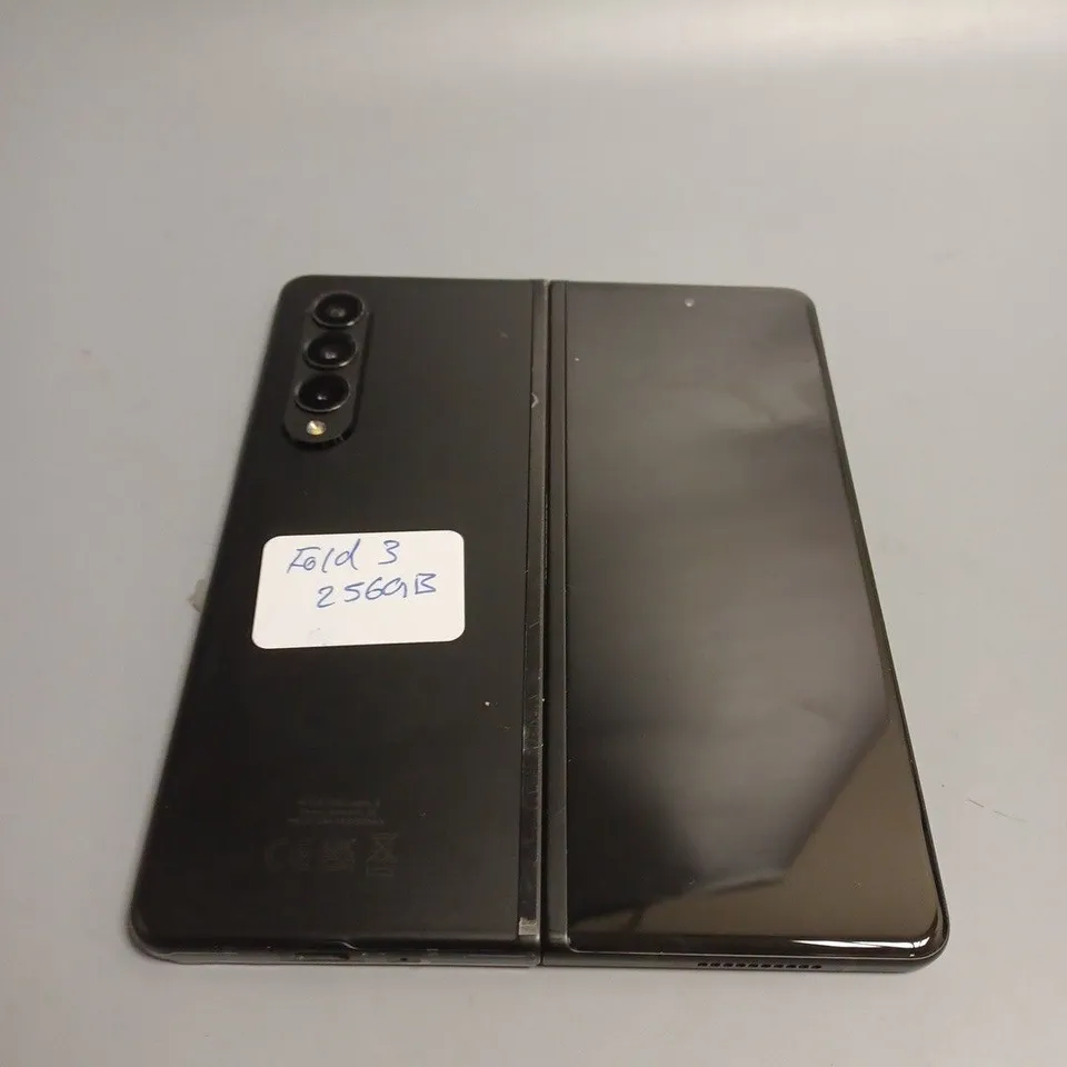 SAMSUNG GALAXY Z FOLD3