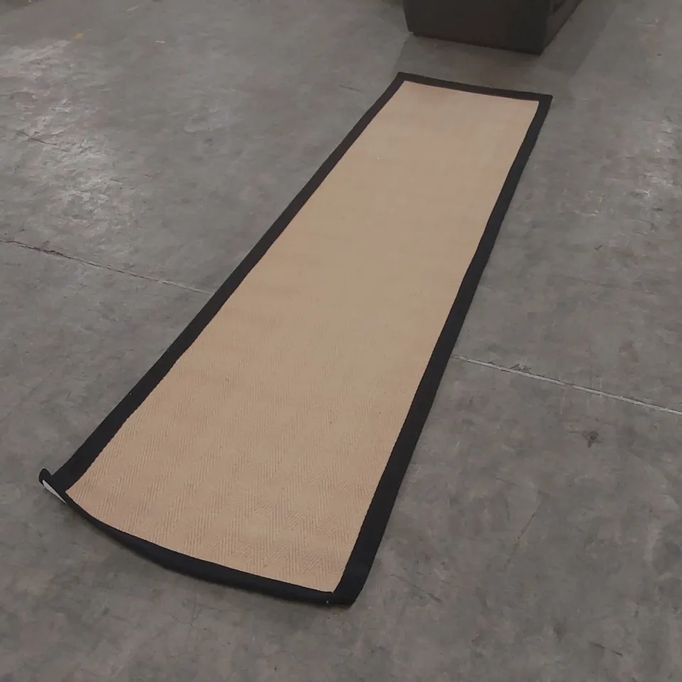 QUALITY DESIGNER RUG - APPROXIMATELY 300 x 80cm