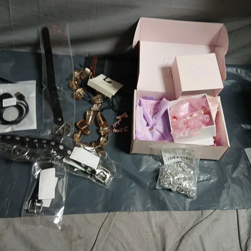 ASSORTED JEWELLERY AND ACCESSORIES