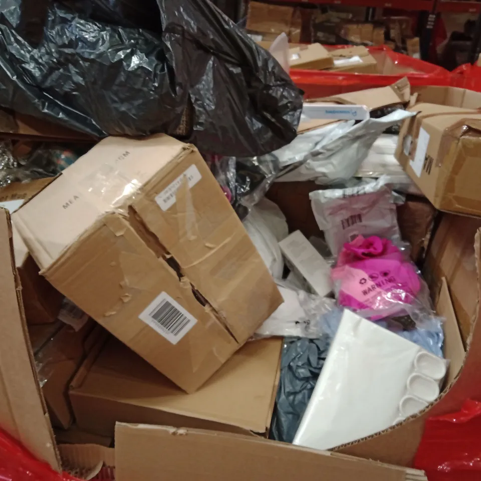 PALLET OF ASSORTED HOUSEHOLD GOODS AND PRODUCTS TO INCLUDE; CUSHION,FULL LENGTH MIRROR,WATER BOTTLE