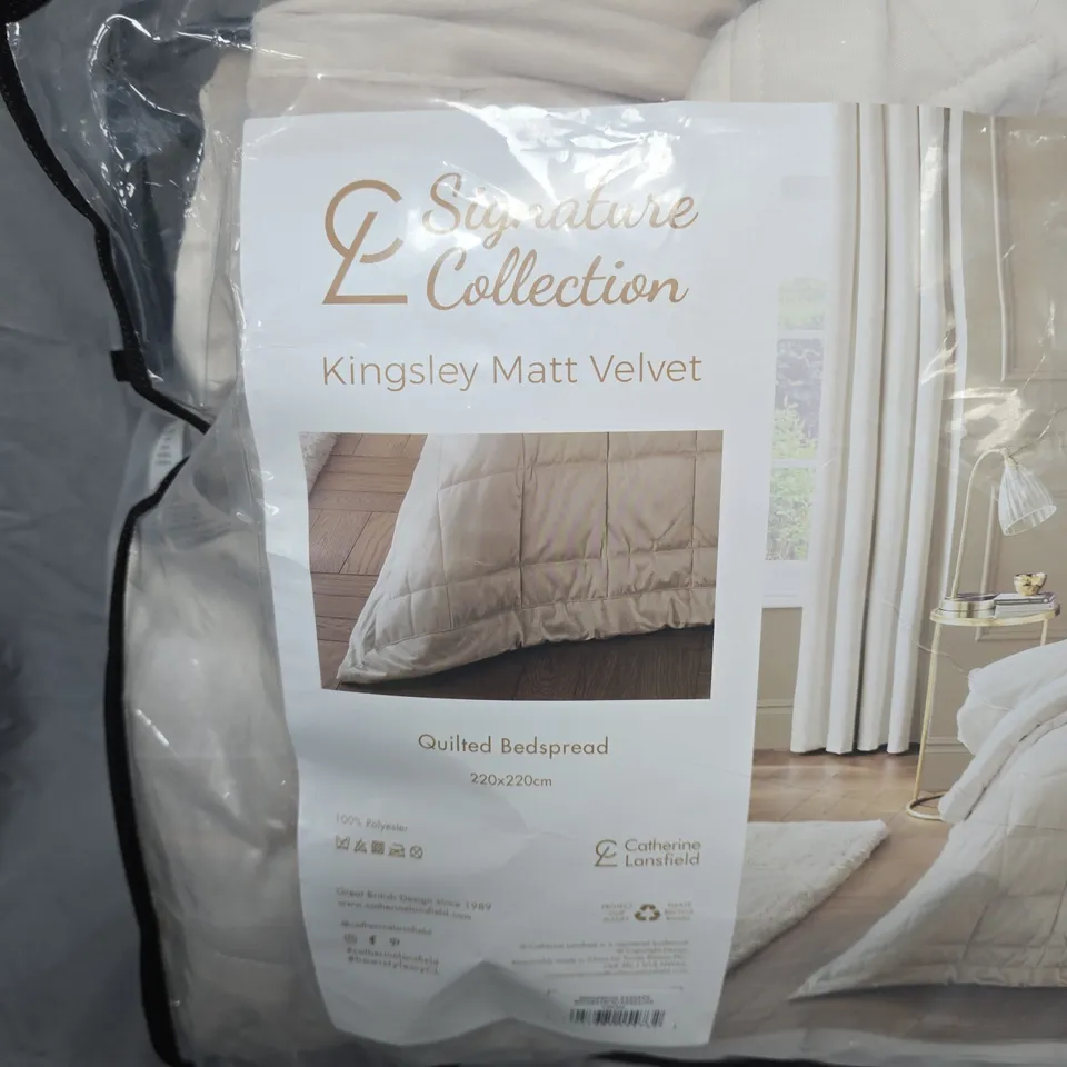 CATHERINE LANSFIELD SIGNATURE COLLECTION KINGSLEY MATT VELVET QUILTED BEDSPREAD 220X220 CM