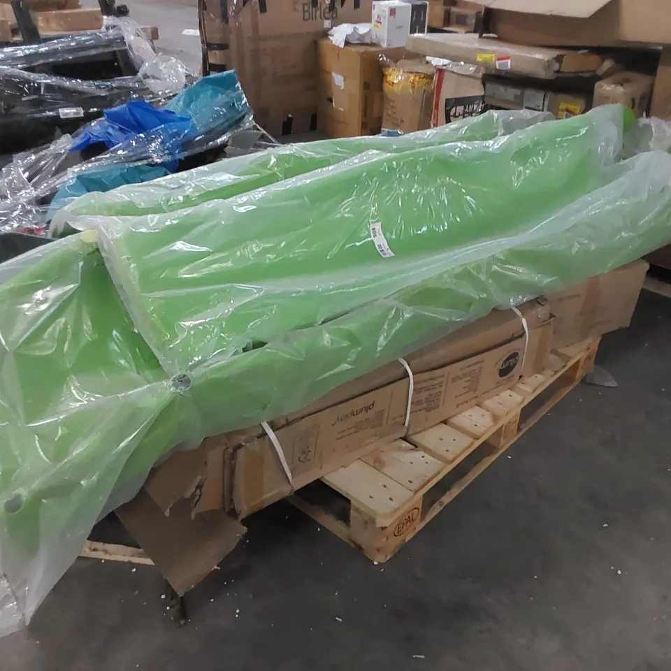 PALLET OF ASSORTED CHILDREN'S PLAY SET PARTS