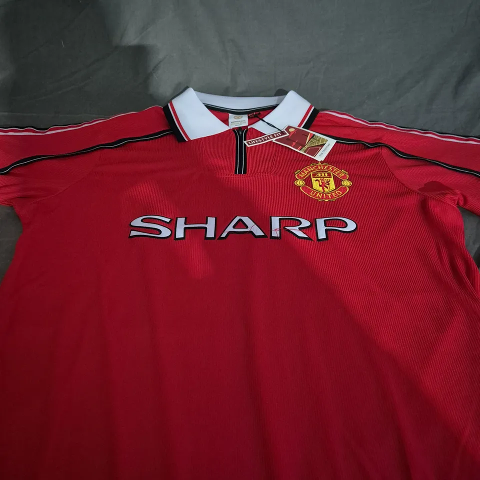 MANCHESTER UNITED RETRO FOOTBALL TOP - MEDIUM