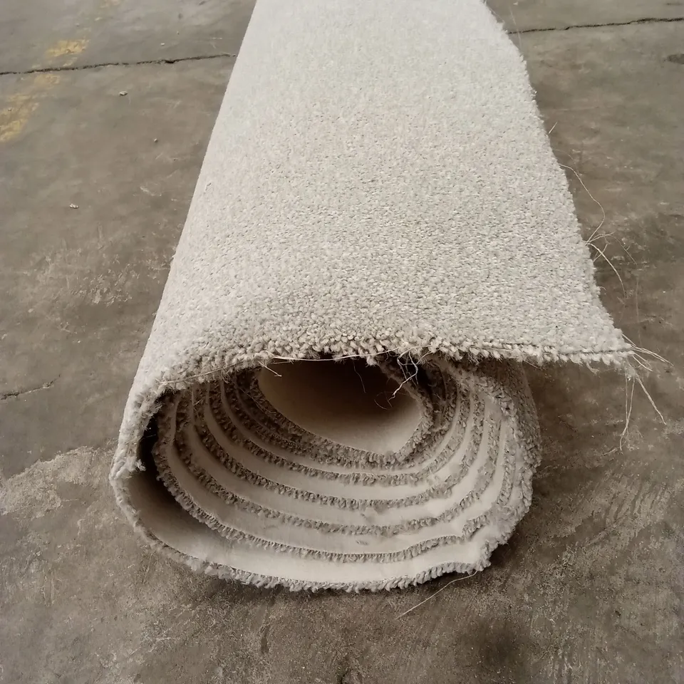 ROLL OF QUALITY COMFORT TWIST BRUME CARPET // APPROX SIZE; 2.1 x 5m
