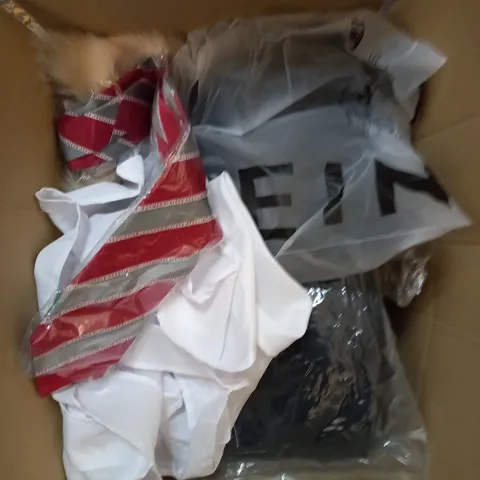 LOT OF ASSORTED CLOTHING ITEMS AND ACCESSORIES TO INCLUDE; T-SHIRTS, JUMPERS ETC