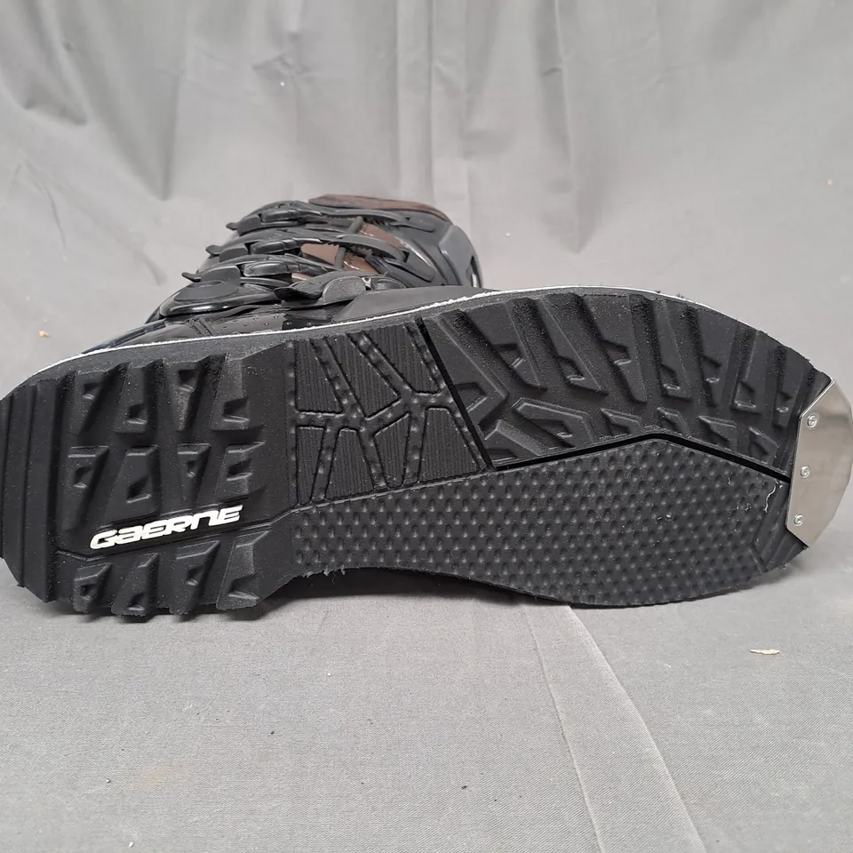 BOXED GAERNE FASTBACK ENDURANCE MOTORBIKE BOOTS SIZE 8