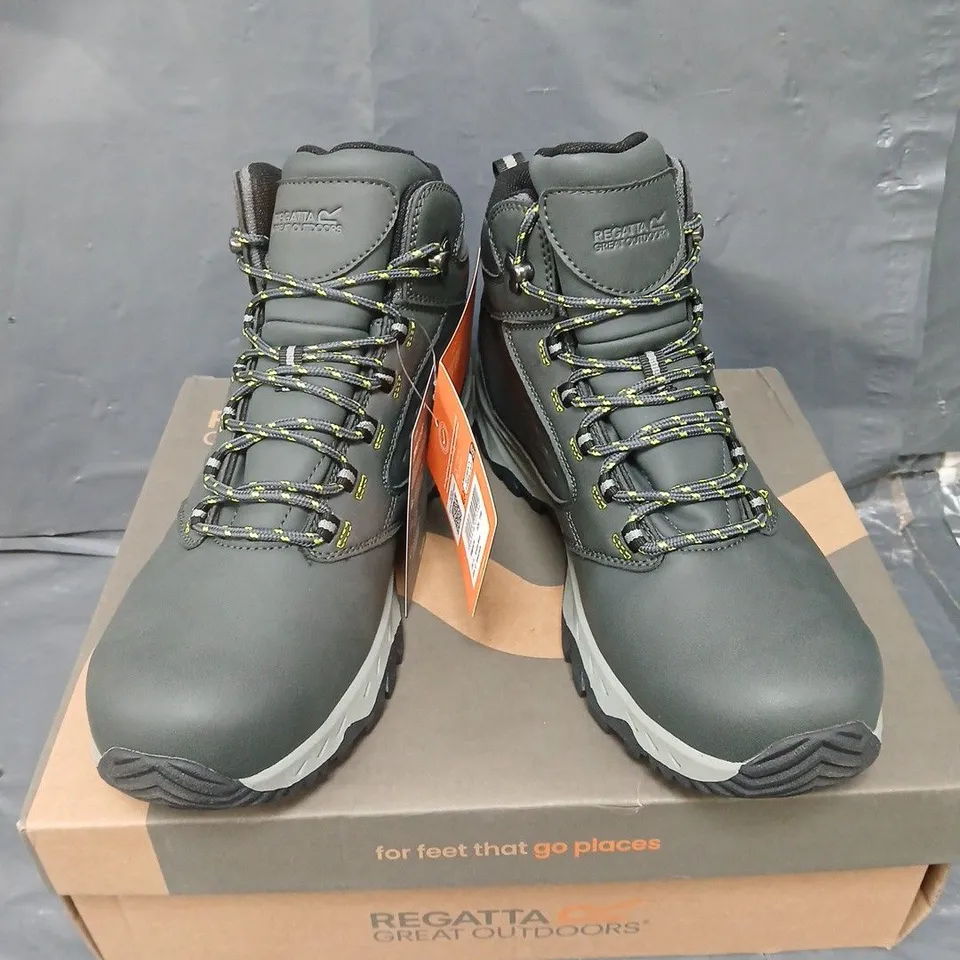 BOXED PAIR OF REGATTA MENS AMBLE BOOTS - 11