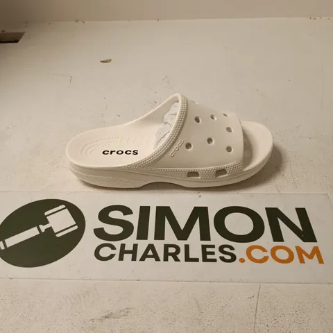 UNBOXED PAIR OF CROCS SATURDAY SLIDEW IN WHITE - W7