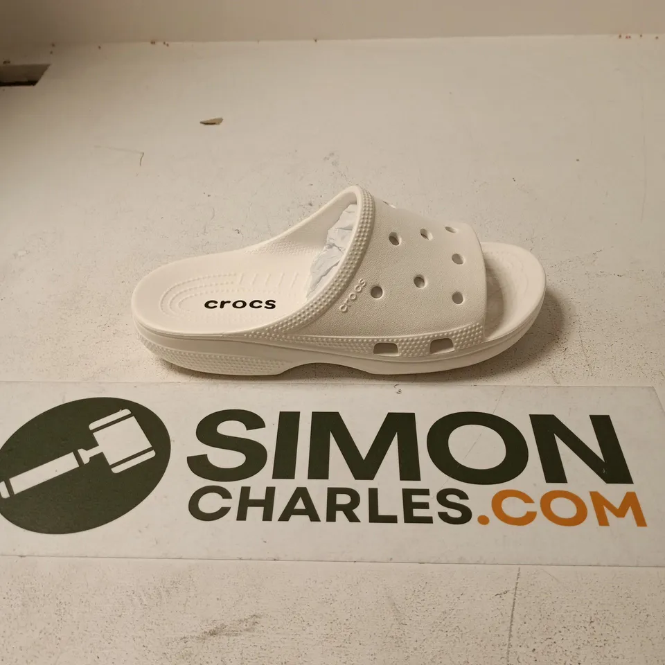 UNBOXED PAIR OF CROCS SATURDAY SLIDEW IN WHITE - W7