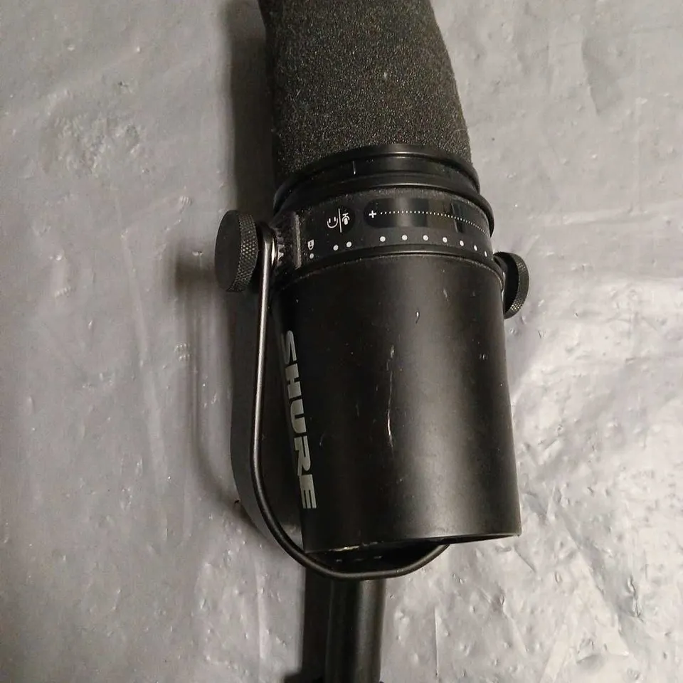 UNBOXED SHURE MV7 MICROPHONE