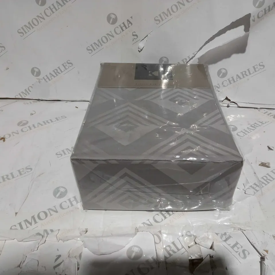 K BY KELLY HOPPEN DECO LUXE 100% COTTON DUVET KING SIZE