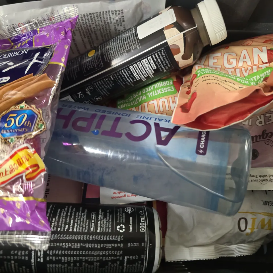 APPROXIMATELY 10 ASSORTED FOOD & DRINK ITEMS TO INCLUDE - GRIND HOUSE BLEND DECAF , DROITWICH SALT , HOTEL CHOCOLAT EVERTHING ETC