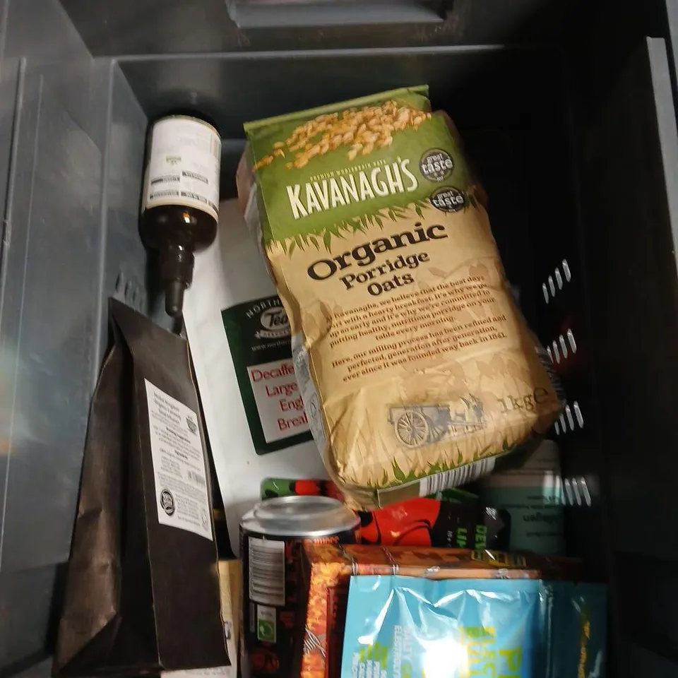 APPROXIMATELY 10 ASSORTED FOOD/DRINK PRODUCTS TO INCLUDE CAFFEINE CHEWS, CHILLI GUMMY, COFFEE SYRUPS ETC 