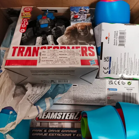 APPROXIMATELY 6 ASSORTED TOYS & GAMES PRODUCTS TO INCLUDE TRANSFORMERS OPTIMUS PRIMAL, TEAMSTERZ PARK AND DRIVE GARAGE, SPIROKU, ETC - COLLECTION ONLY