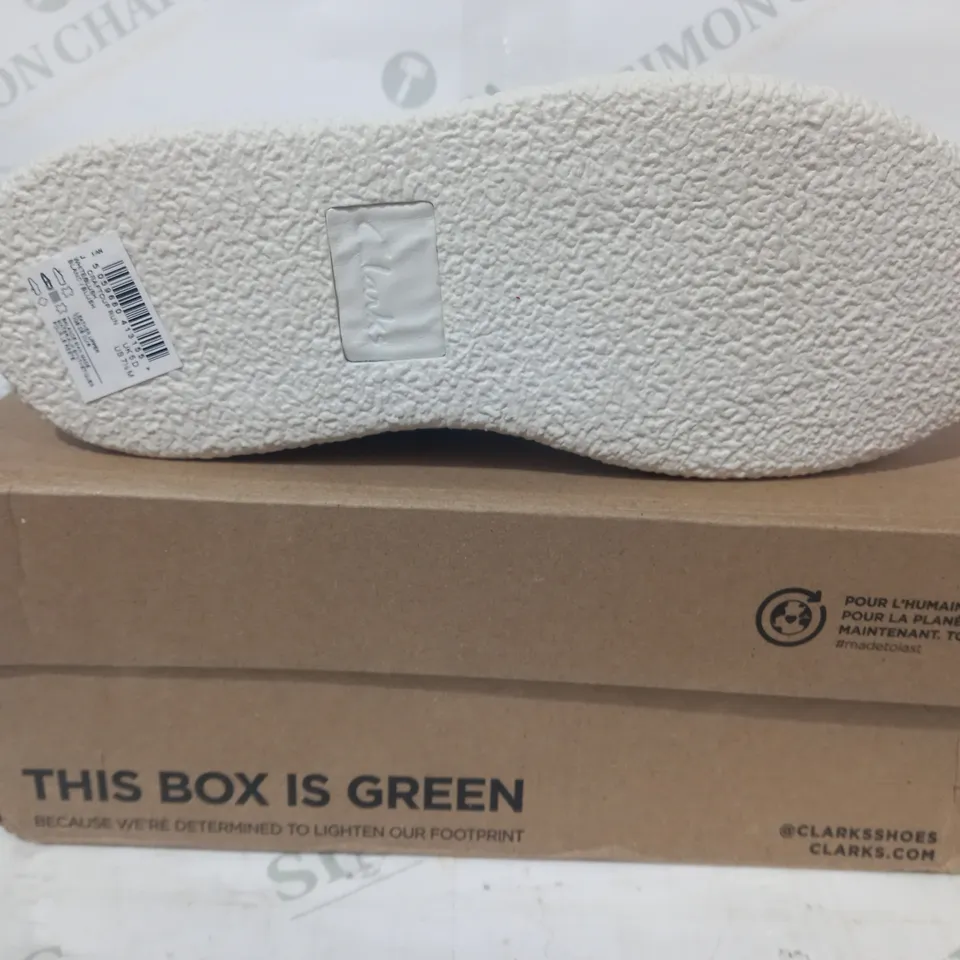 BOXED PAIR OF CLARKS CRAFTCUP RUN TRAINERS IN WHITE/BLUSH UK SIZE 5