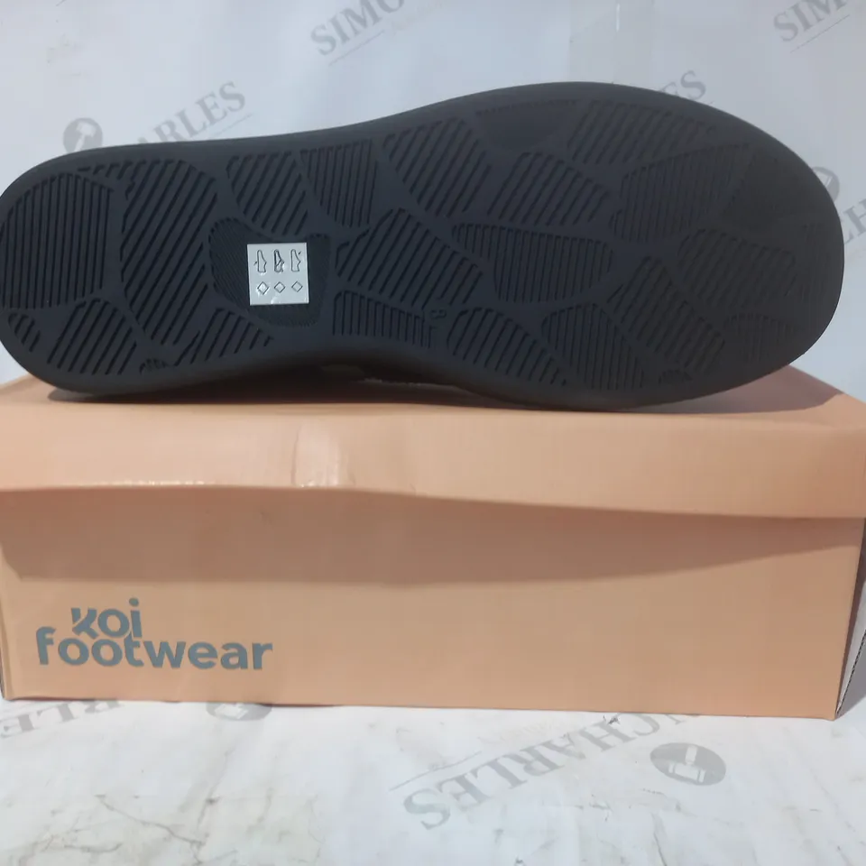 BRAND NEW BOXED PAIR OF KOI VEGAN LEATHER CORSON GREEN BROGUE DETAIL TRAINERS IN BLACK UK SIZE 8