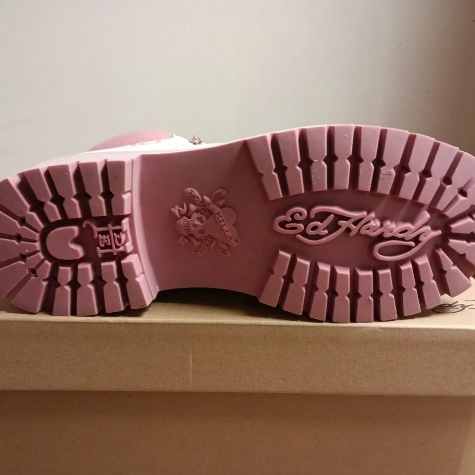 BOXED PAIR OF ED HARDY WOMEN'S WORKER BOOTS – PINK, UK 7 (EU 40)