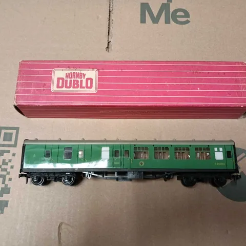 HORNBY DUBLO 2-RAIL 12V ELECTRIC PASSENGER COACH – GREEN, WITH PINK BOX