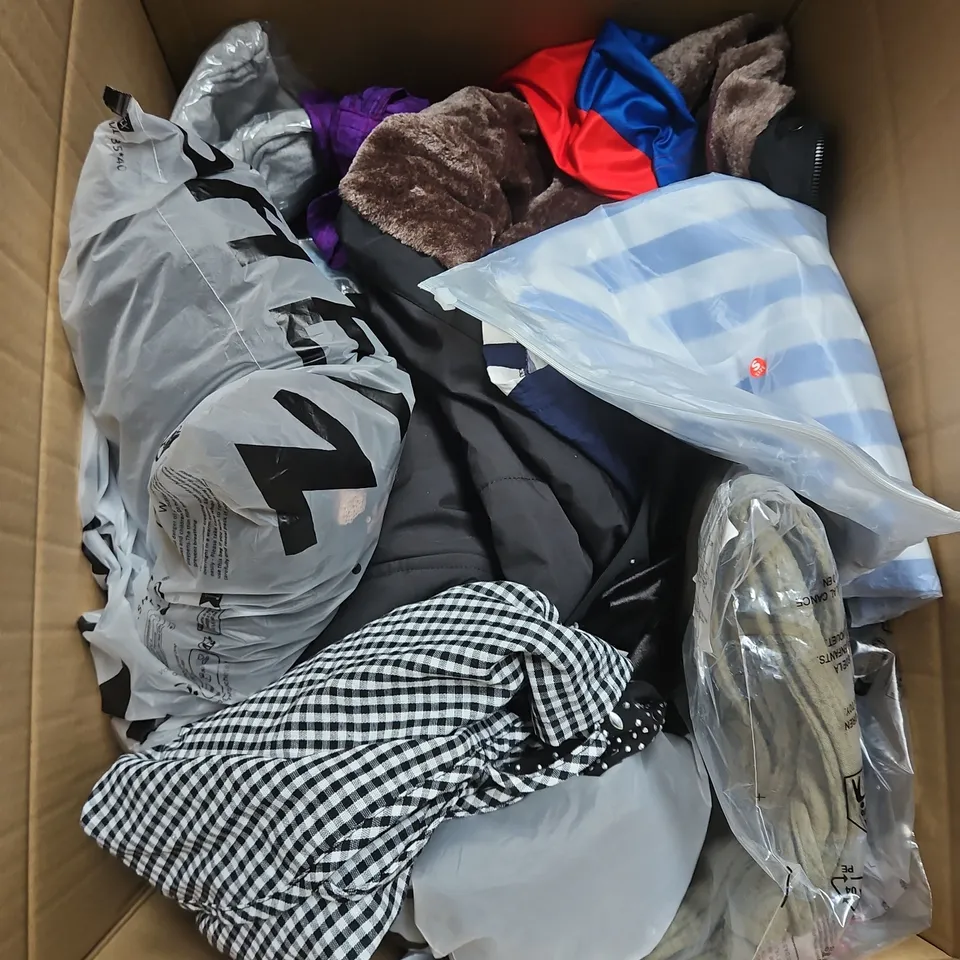 BOX OF APPROXIMATELY 20 ASSORTED CLOTHING ITEMS TO INCLUDE TROUSERS, TOPS, SWIMWEAR, ETC