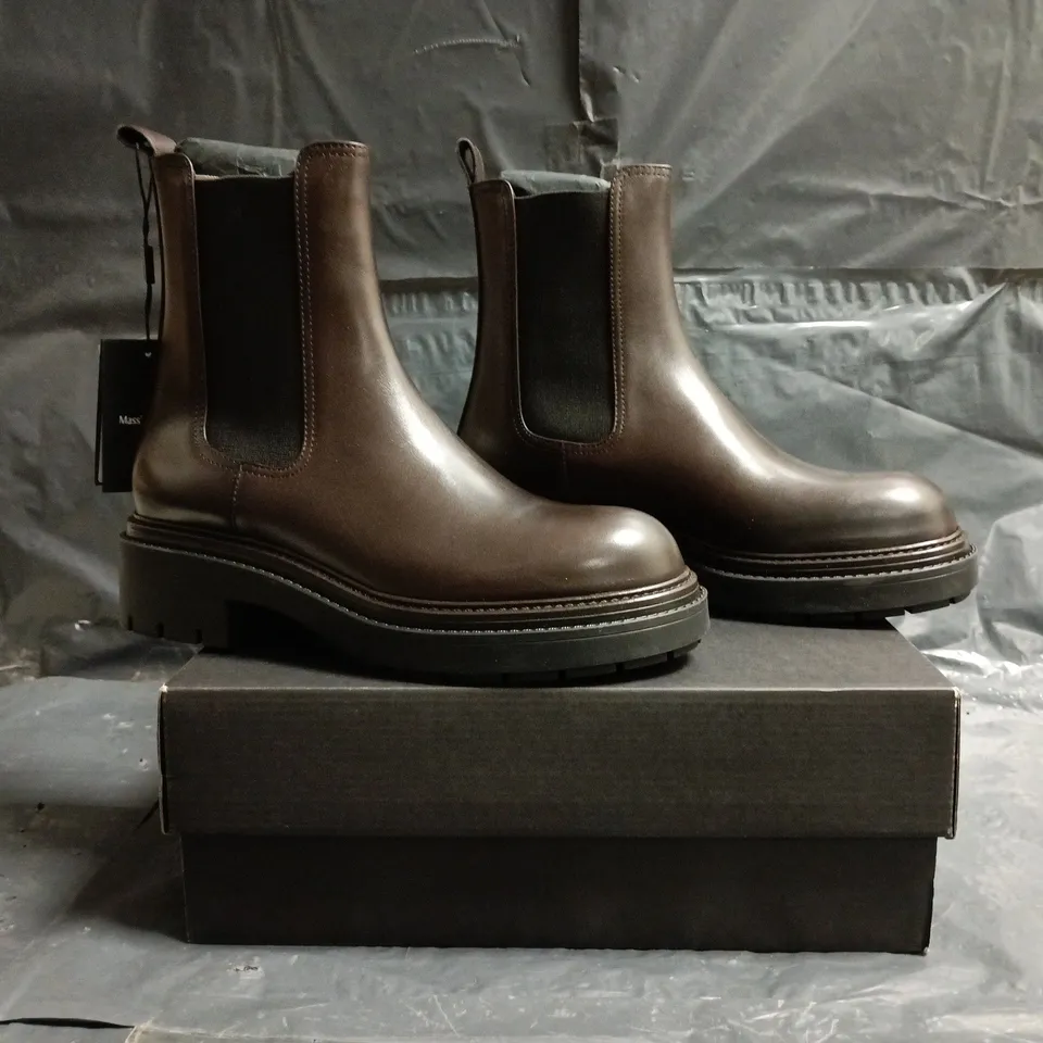 BOXED PAIR OF MASSIMO DUTTI CHELSEA ANKLE BOOTS IN DARK CHOCOLATE SIZE UK 4