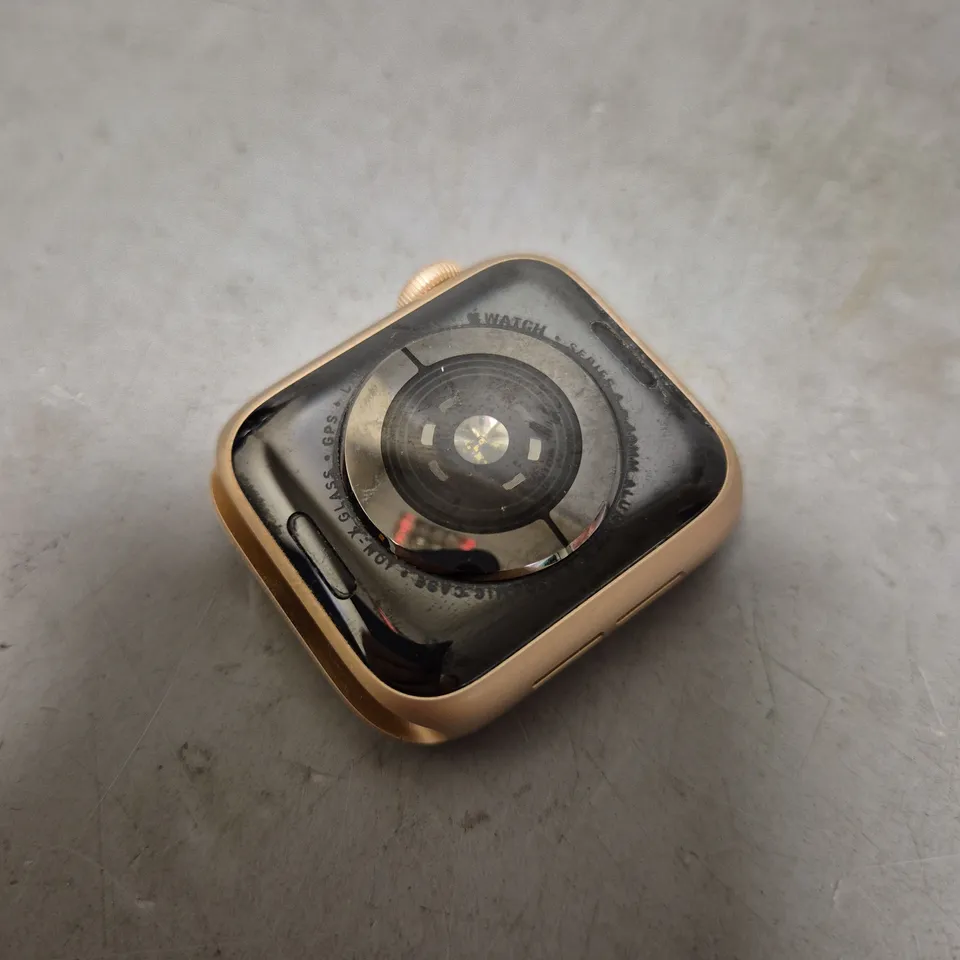 APPLE WATCH SERIES 4 ROSE GOLD WR-50M