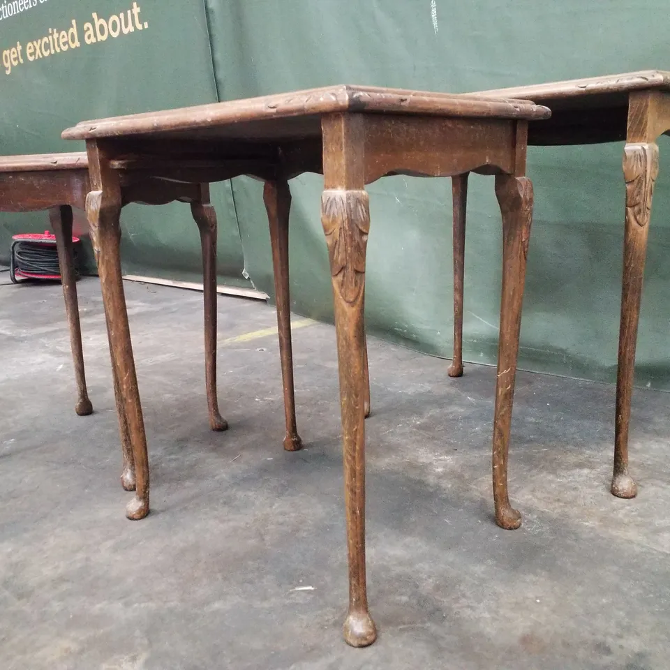 ANTIQUE WALNUT VENEER NEST OF THREE GLASS-TOPPED TABLES 