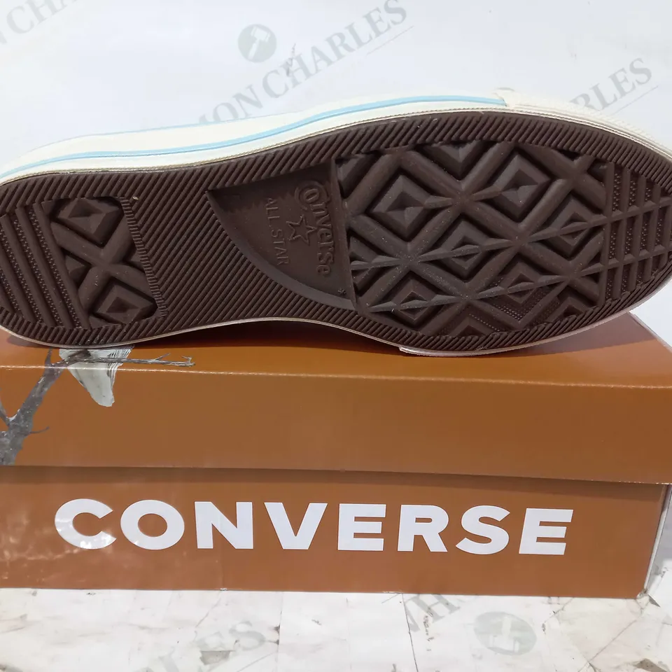 BOXED PAIR OF CONVERSE GOLF SHOES IN SAND COLOUR W. WOODLAND DESIGN UK SIZE 5