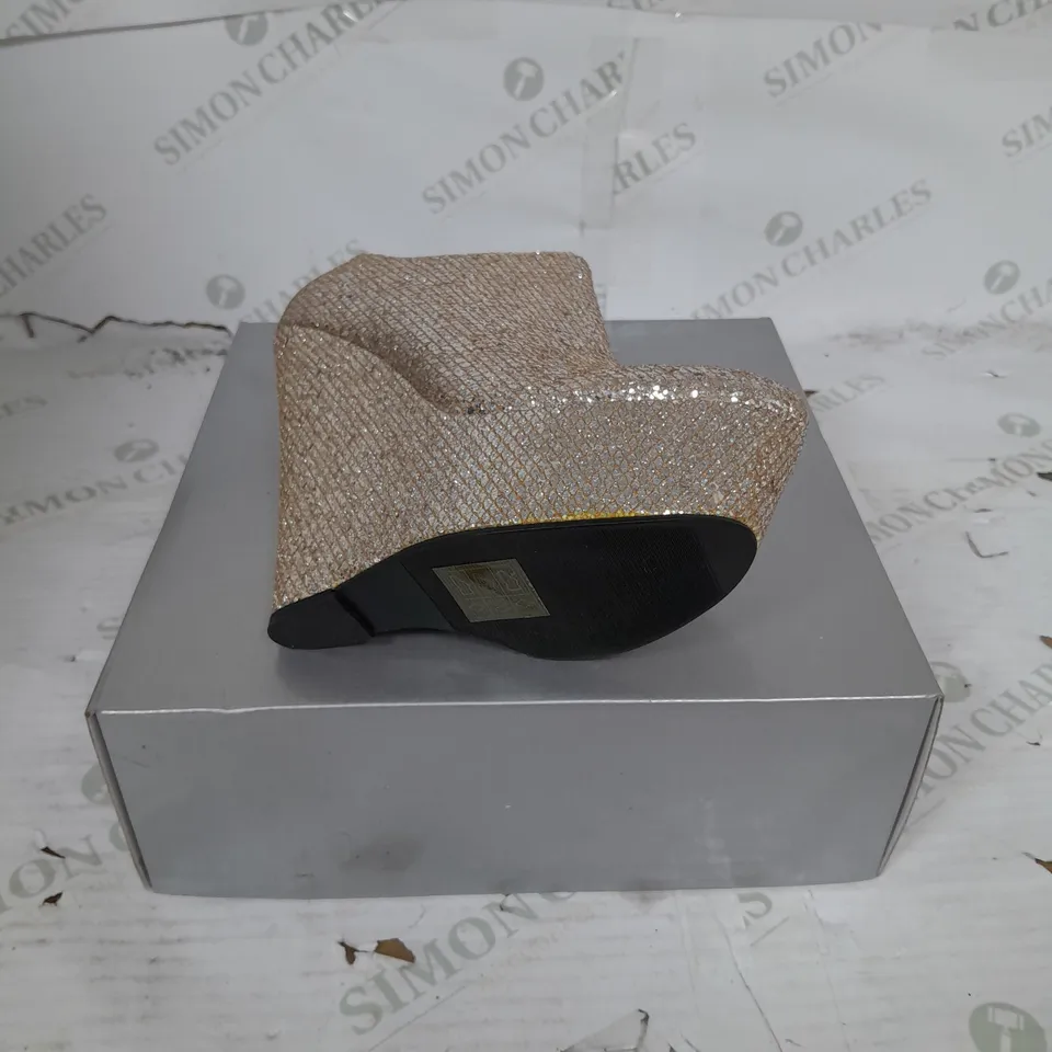 BOXED PAIR OF CASANDRA PLATFORM ANKLE HEEL IN GOLD SHIMMER SIZE 5