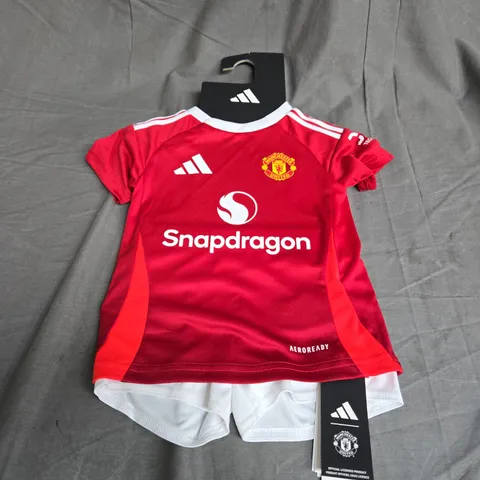 ADIDAS MUFC BABY HOME KIT IN ED/WHITE SIZE 18M