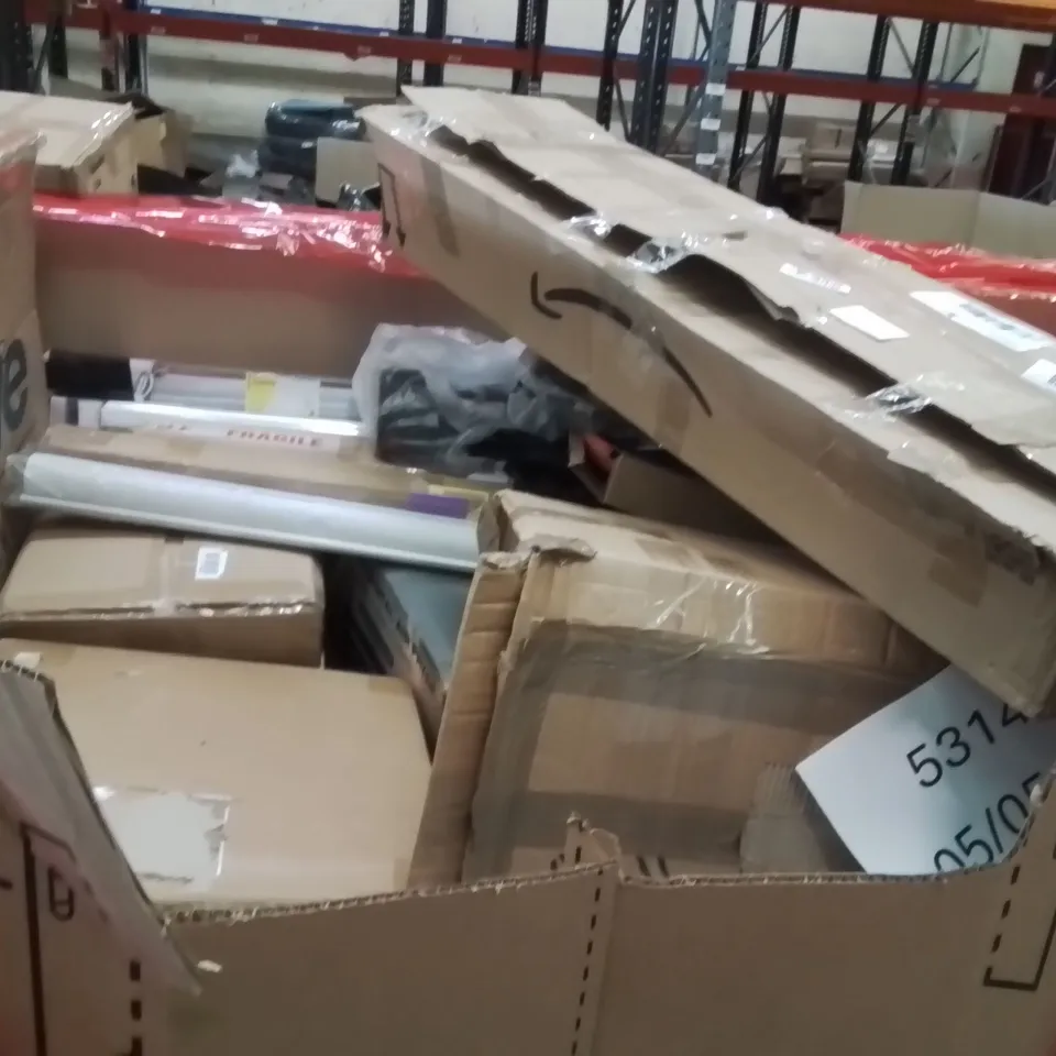 PALLET OF ASSORTED HOUSEHOLD GOODS AND PRODUCTS TO INCLUDE;SANDBOX,ROLLER BLINDS,TOILET SEAT COVER