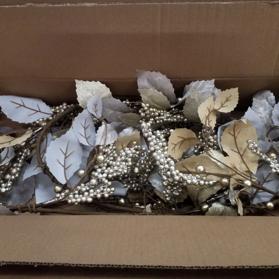 BOXED GOLD AND SILVER CHRISTMAS GARLAND  RRP £29.99