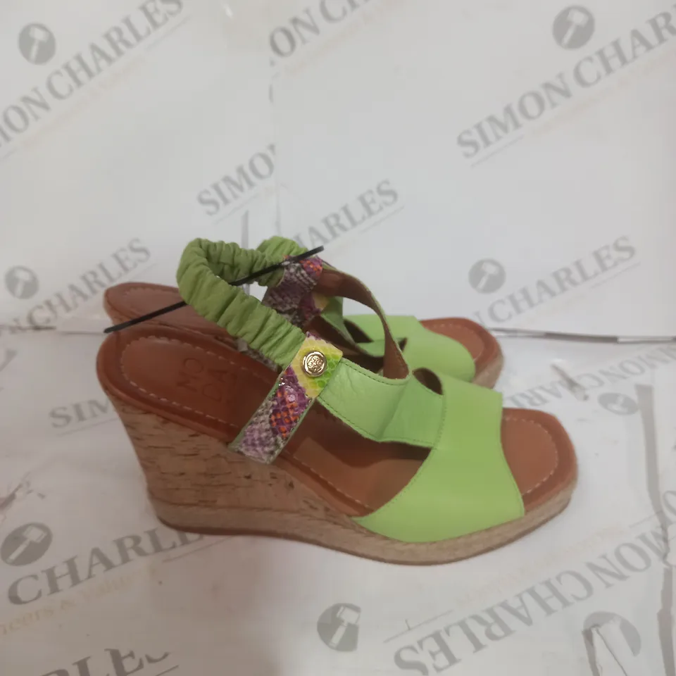 MODA IN PELLE PETRIYA WEDGE SANDAL SIZE 6 