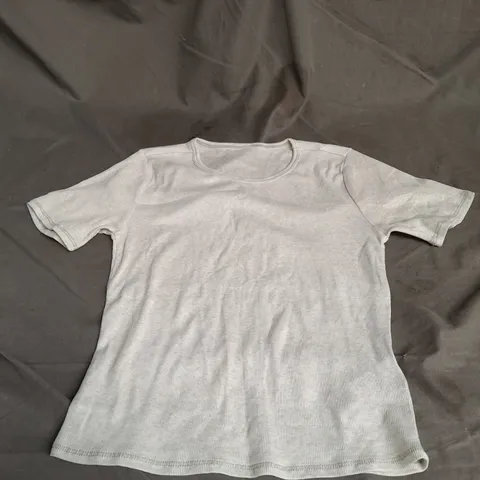 GYMSHARK SHORT SLEEVE TOP IN LIGHT GREY MARL SIZE M