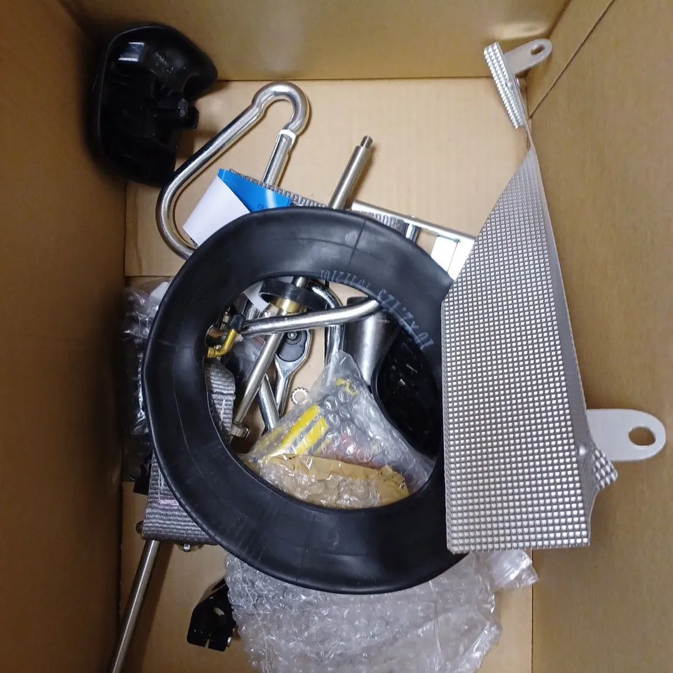 BOX OF APPROXIMATELY 15 ASSORTED VEHICULAR PARTS & ACCESSORIES TO INCLUDE TRANSMISSION OIL, CAR INTERIOR MIRROR, EXHAUST FLEX PIPE ETC 