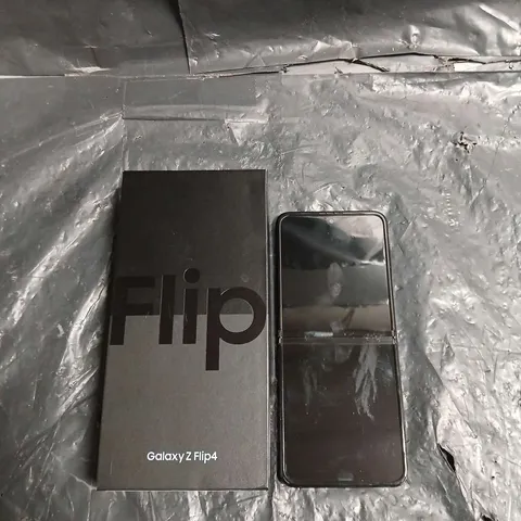 SAMSUNG GALAXY Z FLIP4 – BLACK (BOXED) - MODEL SM-F721B