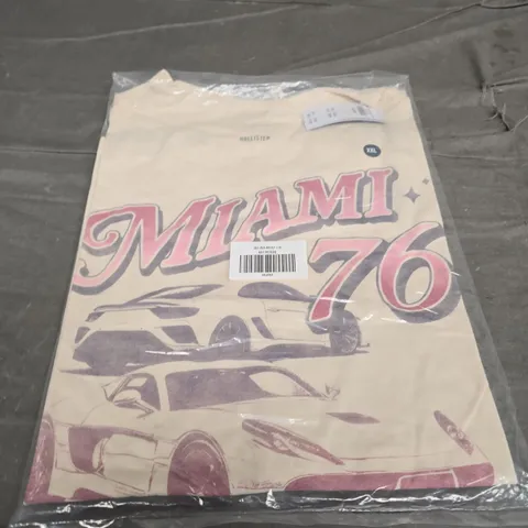 BAGGED HOLLISTER GRAPHIC TEE - SIZE XXL