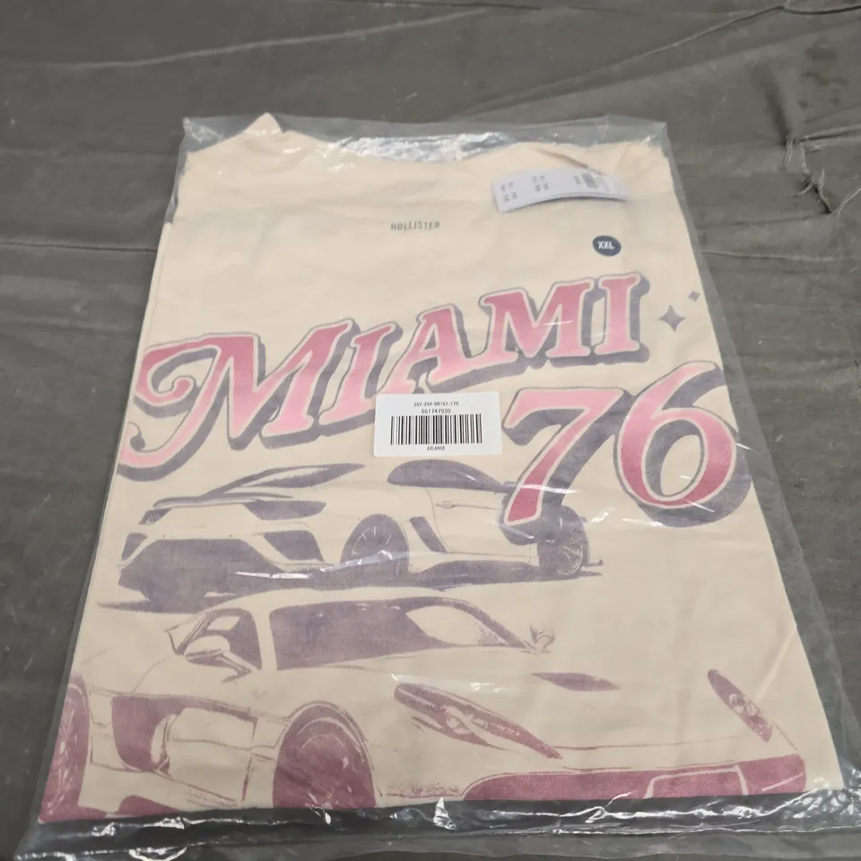 BAGGED HOLLISTER GRAPHIC TEE - SIZE XXL
