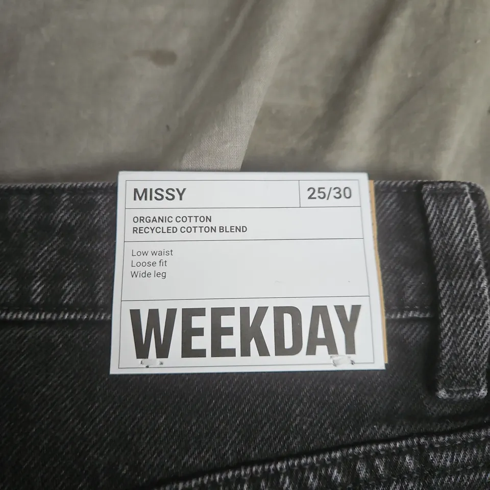 UK 6 WEEKDAY MISSY JEANS – BLACK DENIM, LOW WAIST, LOOSE FIT, WIDE LEG (25/30)