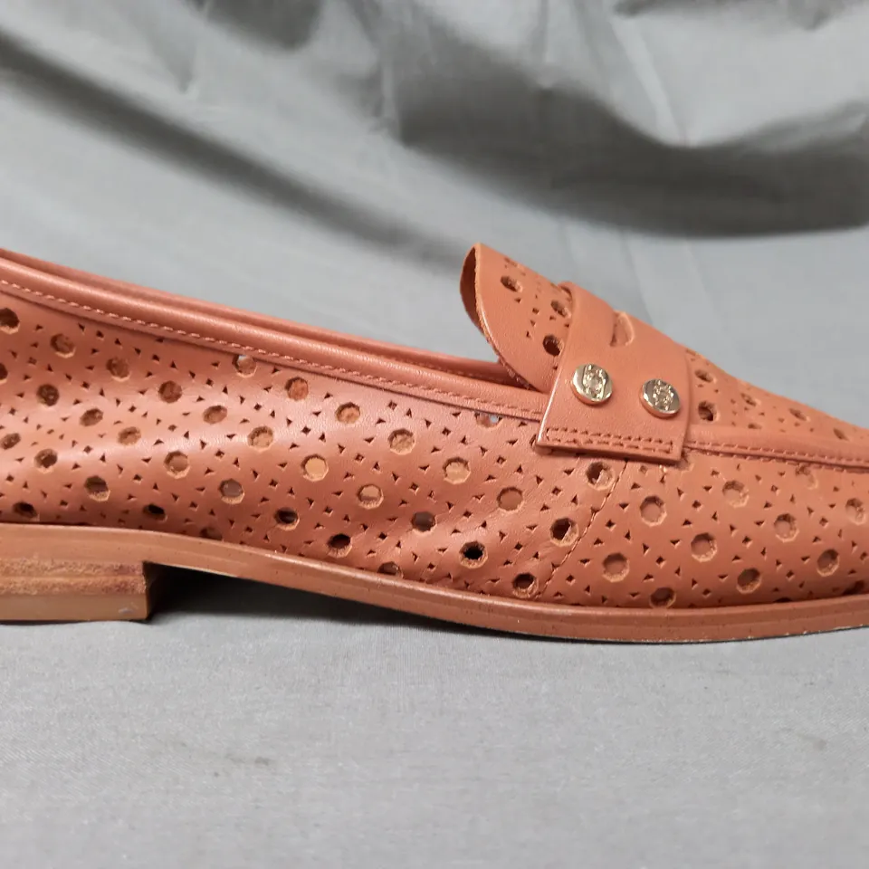 BOXED DUNE LONDON GLIMMERED LOAFERS IN TAN SIZE 4