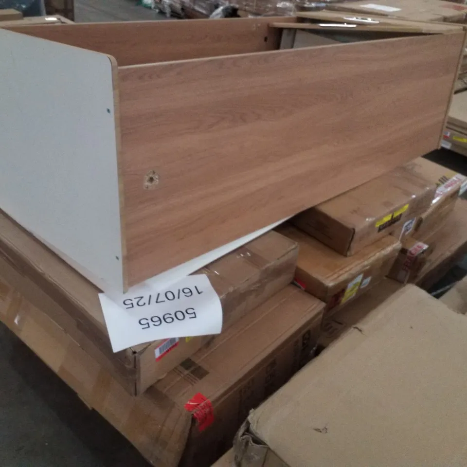 PALLET CONTAINING ASSORTED FURNITURE PARTS 