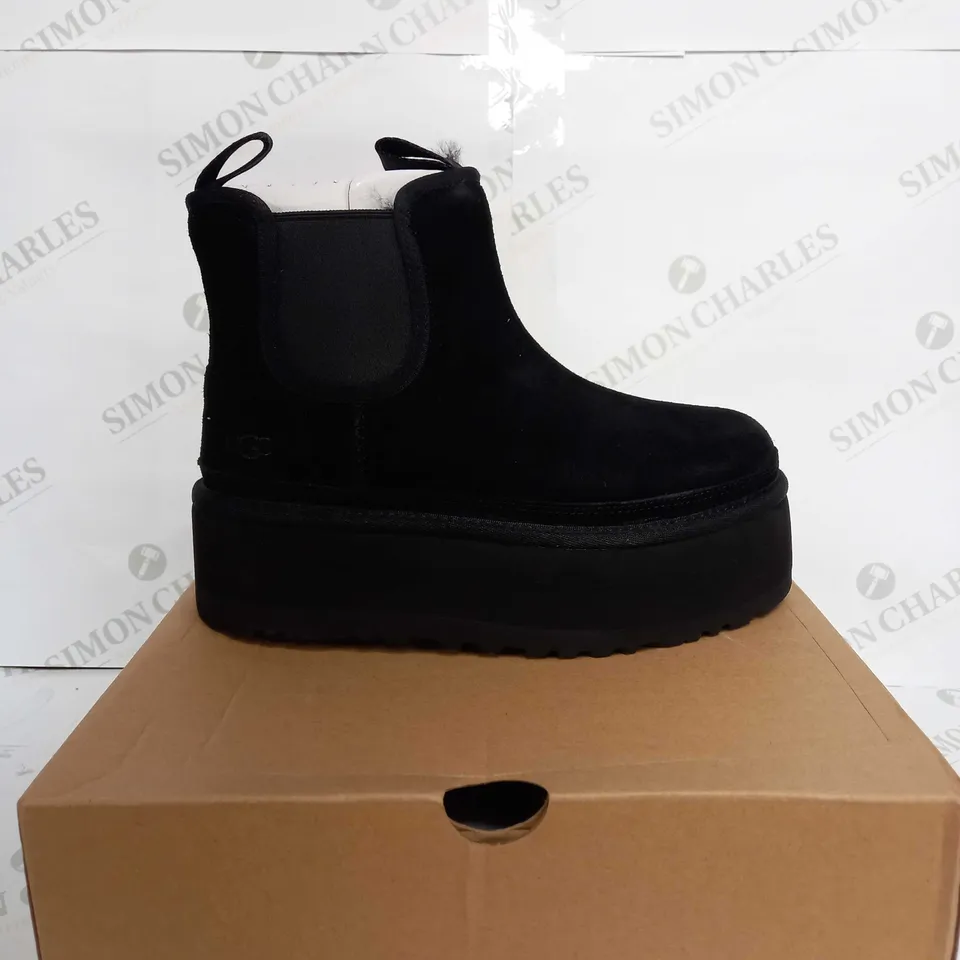 UGG W NEUMEL PLATFORM CHELSEA - UK 4 