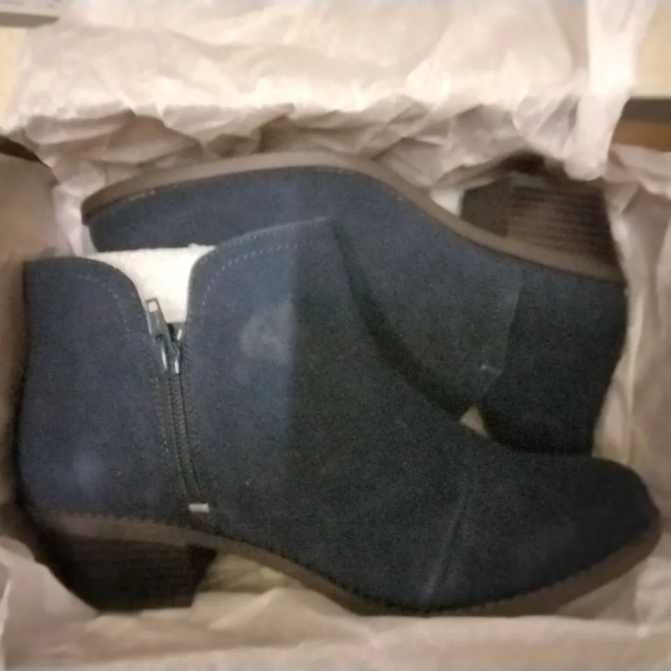 3 VIONIC SHOE BOXES CONTAINING 2 × FELICITY LIV NAVY ANKLE BOOTS SIZE 4.5, VERA BURGUNDY ANKLE BOOTS SIZE 3