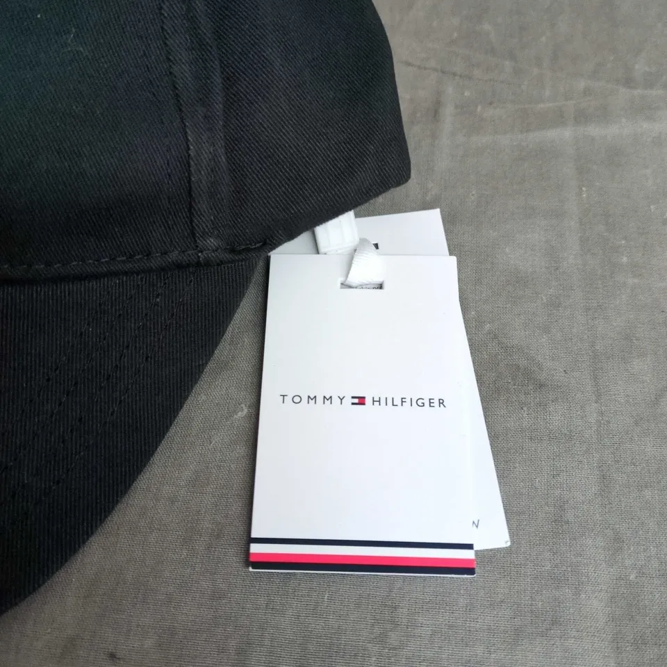 TOMMY HILFIGER ELEVATED CHIC CAP IN BLACK - ADJUSTABLE