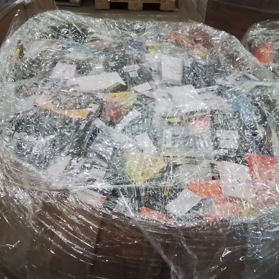 PALLET CONTAINING A LARGE QUANTITY OF PHONE CASES,SCREEN PROTECTORS 