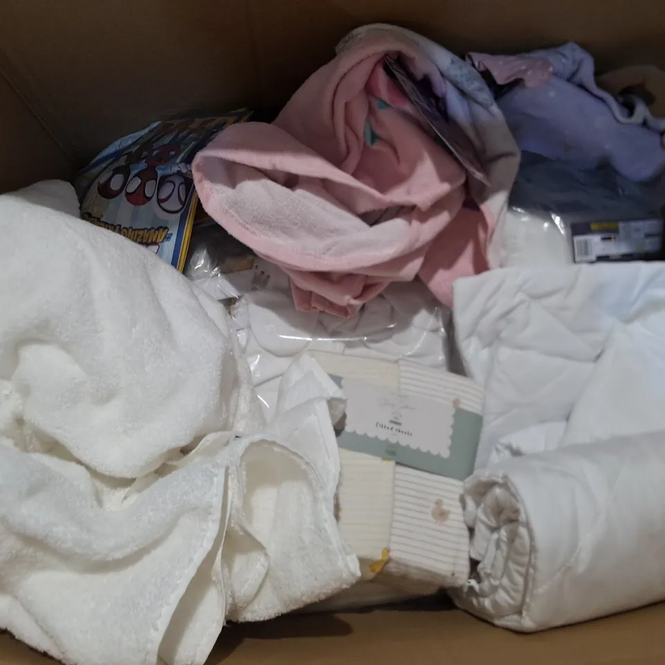 LOT OF APPROXIMATELY 20 ASSORTED BEDDING AND SOFT FURNISHING ITEMS TO INCLUDE DUVETS, SLEEP BAGS AND THROW